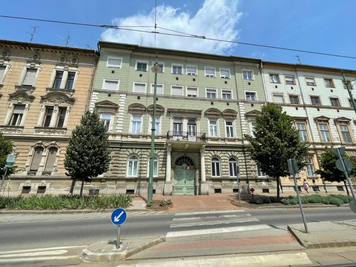 Fullmoon Apartments 1 Σέγκεντ Εξωτερικό φωτογραφία